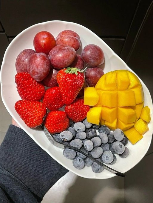 FoodPleaser's tweet image. Fruit 🍓 🍇 🥭 🫐