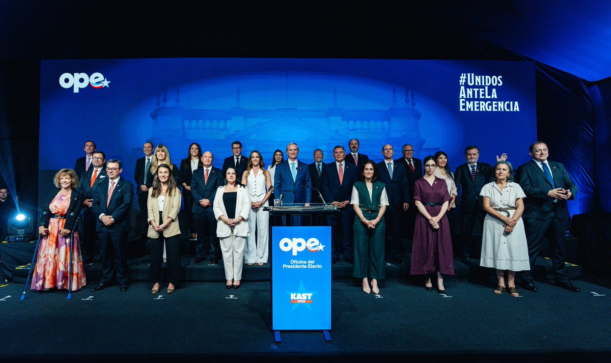 nicolorca_'s tweet photo. Felicitaciones al Presidente @joseantoniokast y a su equipo por el gabinete presentado.

Chile enfrenta desafíos urgentes y este equipo de Ministros tendrá la responsabilidad de conducir al país con sentido de servicio, urgencia, decisión y total compromiso. 🇨🇱 https://t.co/FwoWLAIe7X