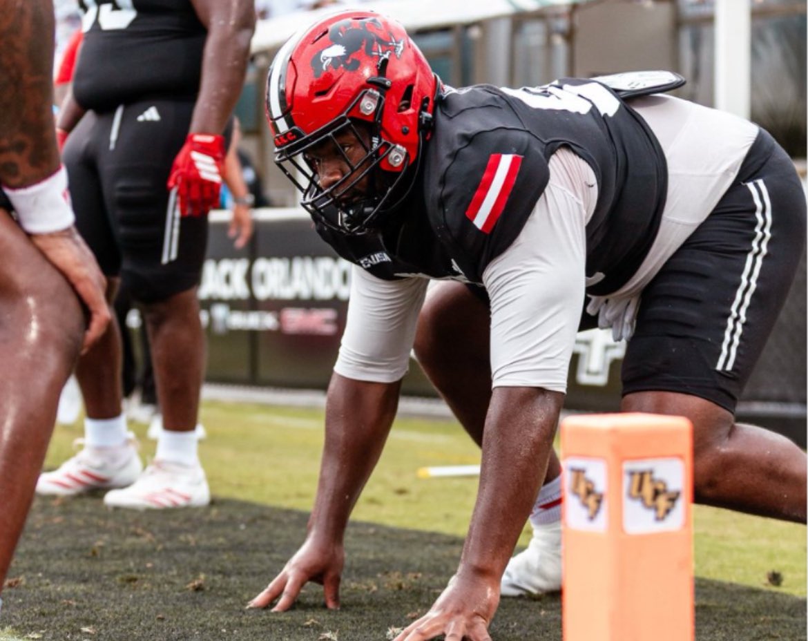 Recruit2Illini's tweet photo. #IlliniNation, let’s welcome Jacksonville State transfer DL Darrell Prater to the #famILLy! 🔶🔷🏈 https://t.co/91e96Bj0Hq
