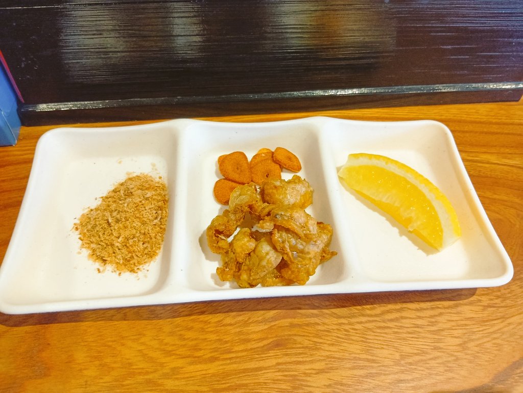 そんで一口◯目を口に入れた瞬間に完全にヤバいと思ったんですよね。表現が難しいんですが予想してたよりも美味すぎて味変のタイミン◯グ逃したまま完食する危険性がある料理だったと言いますかね。