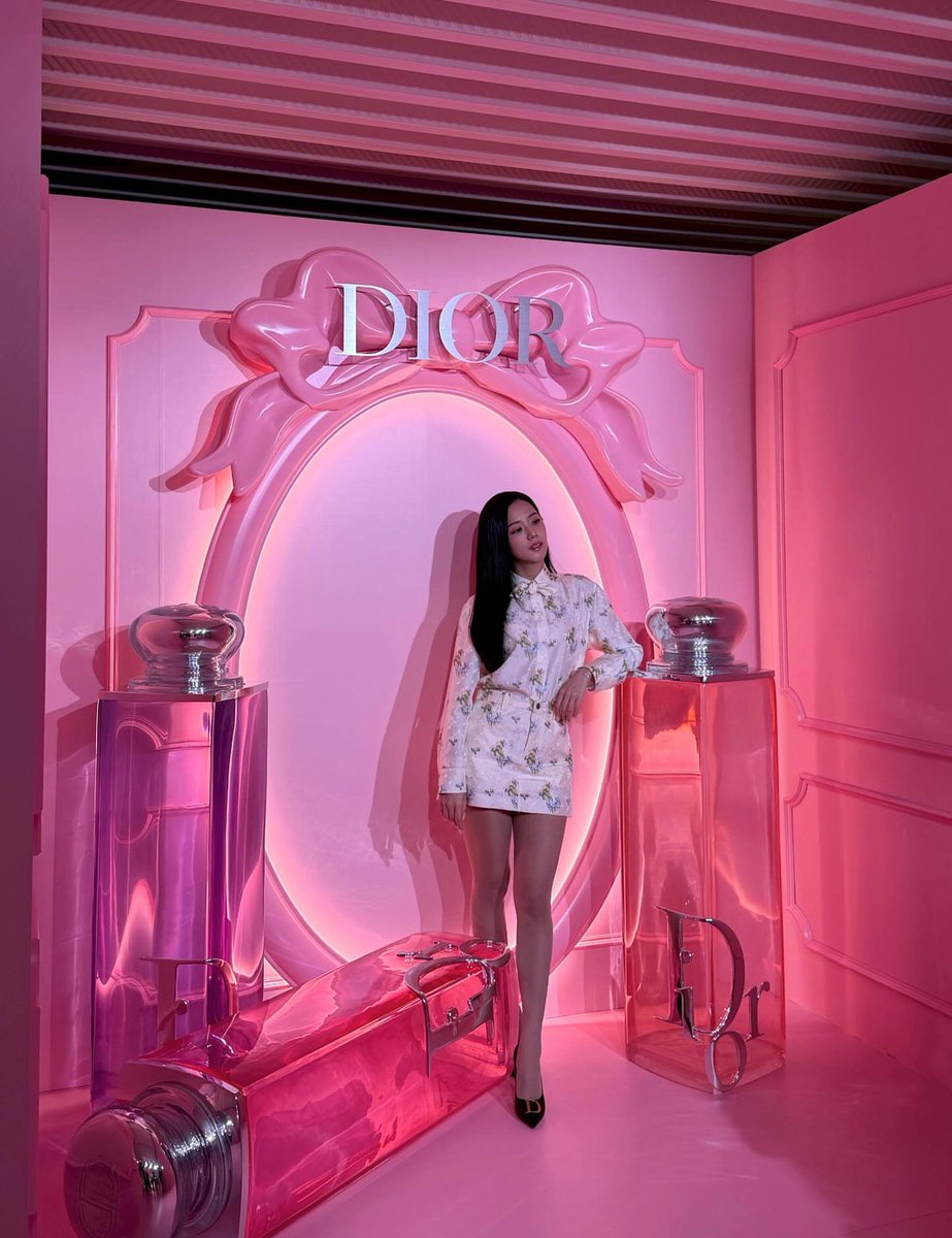 jisoogaIIery's tweet image. JISOO INSTAGRAM UPDATE