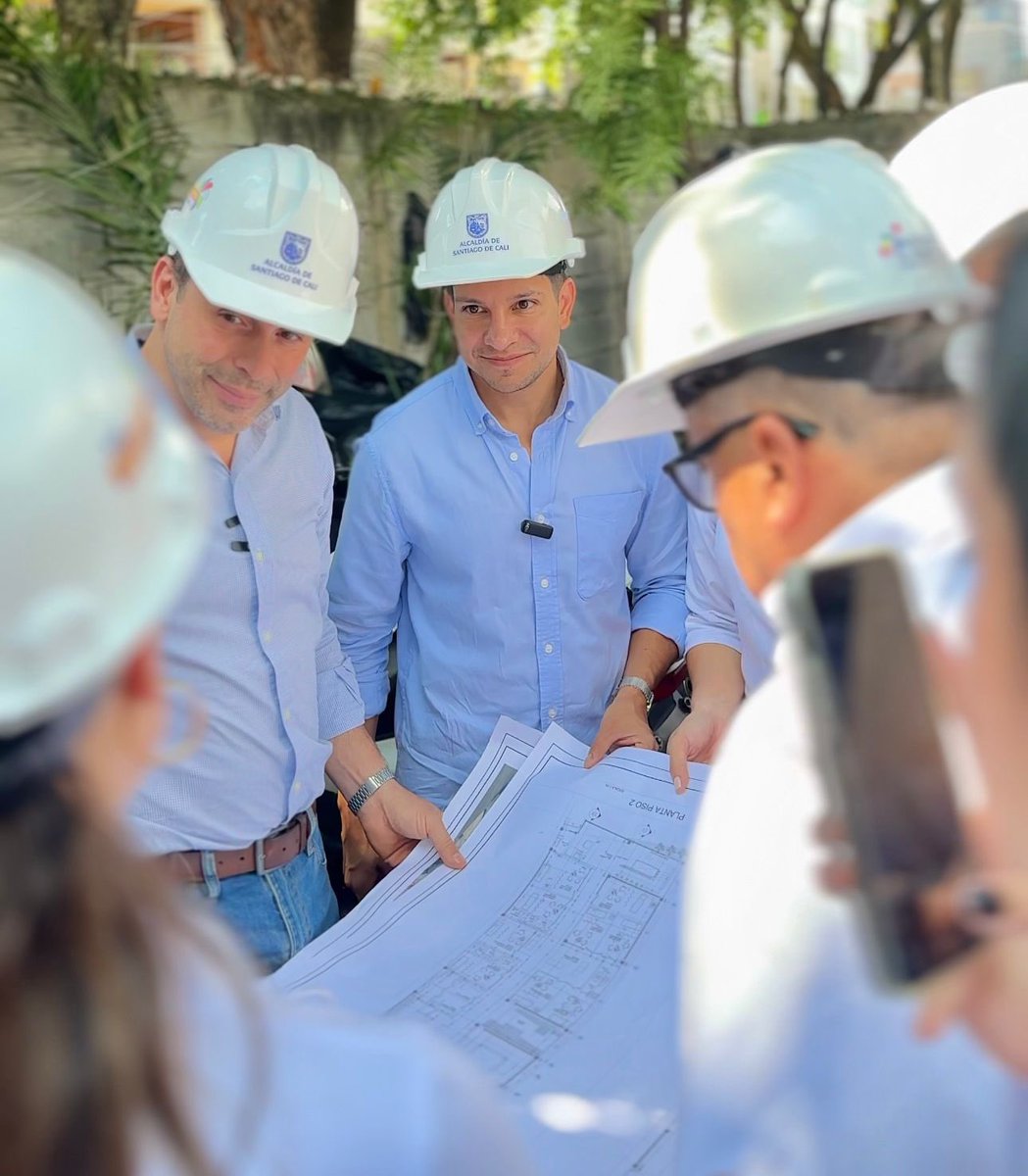 Hoy es un día que recordaré siempre porque representa mi esfuerzo genuino, sin cálculos políticos, de trabajar por nuestra salud.  

Hoy iniciamos la construcción de nuestro nuevo hospital de Cáncer de Mama, perseverando y no perdiendo el rumbo, ante retos enormes.