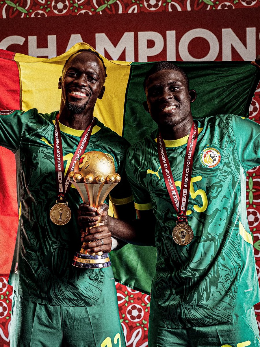 ActuFootAfrique's tweet image. 🚨💰 𝑶𝑭𝑭𝑰𝑪𝑰𝑬𝑳 : Le président du Sénégal 🇸🇳, Bassirou Diomaye Faye offre à chaque joueur ayant gagné la #CAN2025…

▫️114 350€ 
▫️Et un terrain de 1500m² situé a la “ Petite Côte ” au sud de Dakar.