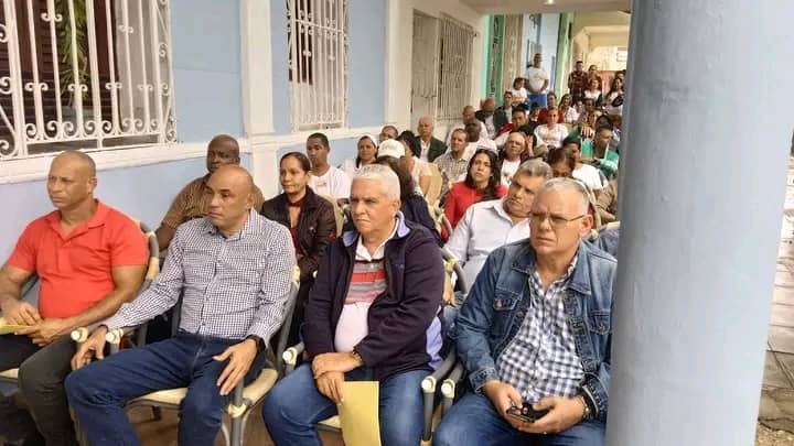 Como parte del Programa Centenario del <a href="/minalcuba/">Ministerio de la Industria Alimentaria de Cuba</a> develada en presencia del titular  <a href="/AlbertoLopezcu/">Alberto López Díaz</a>  la Primer Placa Conmemorativa en #EMBER Camagüey un colectivo que muestra resultados positivos en la emulación socialista.
<a href="/geiacuba/">Grupo Empresarial de la Industria Alimentaria</a> 
<a href="/jorgeluisfa8jar/">Jorge Luis Fajardo Casas</a> 
<a href="/InesMChapman/">Inés María Chapman Waugh</a>