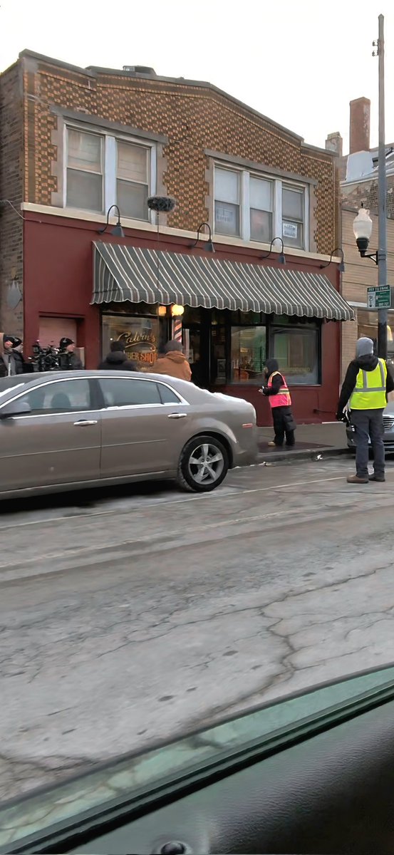 _iLLeeT's tweet image. Cube filming Barbershop in Pilsen?🤔