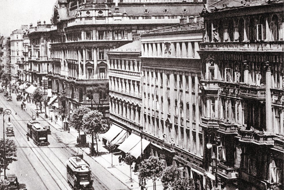 KirkKapitan's tweet image. Warsaw in 1939 and 1945 – without not even a single atomic bomb. Sometimes you just have to be careful what the Germans come up with for themselves and others.