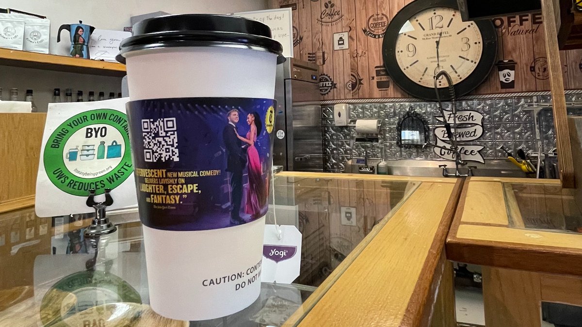 gogorillamedia's tweet image. To promote the all-new Broadway show Two Strangers, we hit the streets with coffee sleeves! Featuring a custom design inspired by the show, the sleeves made Two Strangers a memorable, fun part of a daily coffee run.

#GoGorillaMedia #guerrillamarketing #twostrangersbroadway #nyc