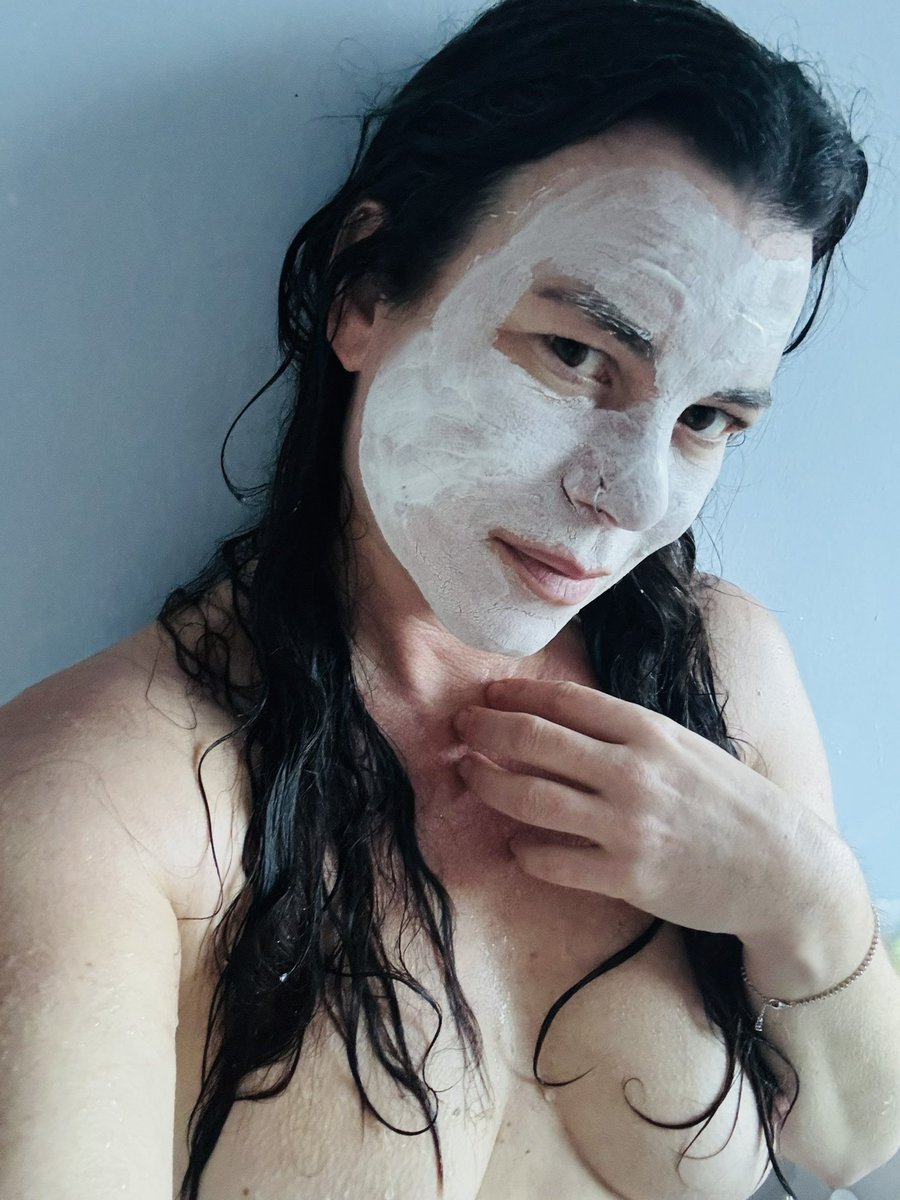 lusciouslaura31's tweet image. Do you like me wet and muddy??? 💙💙💙💙
#wet #wethair #wetandnaked