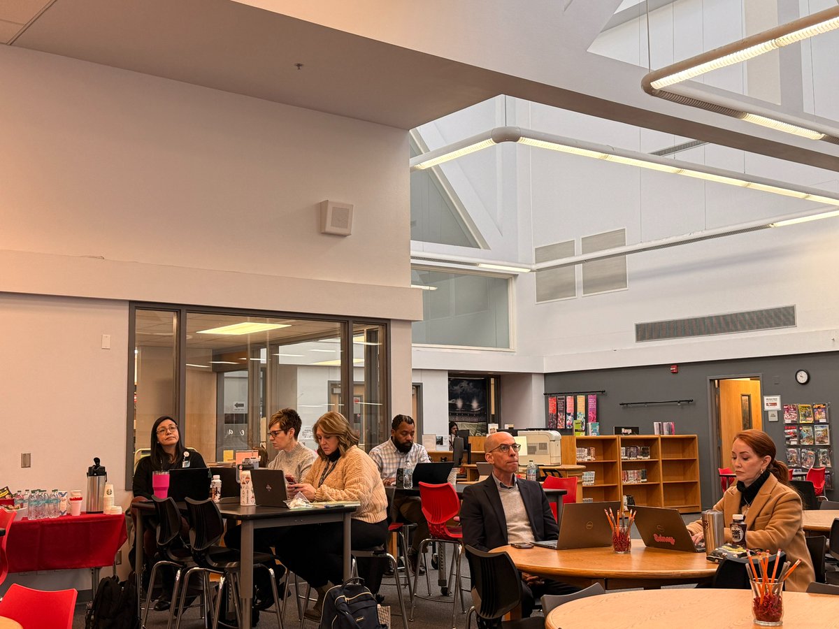 Plano_Schools's tweet photo. #PISDMissionMonday was held on Tuesday, as Cabinet members started the week by having their weekly meeting at @Hendrick_Hawks this morning.π
Special thanks to Principal Kassandra Duncan and her team for the warm welcome!
#TeamPlanoISD #ItAllBeginsHere https://t.co/BsBAiFO3TB