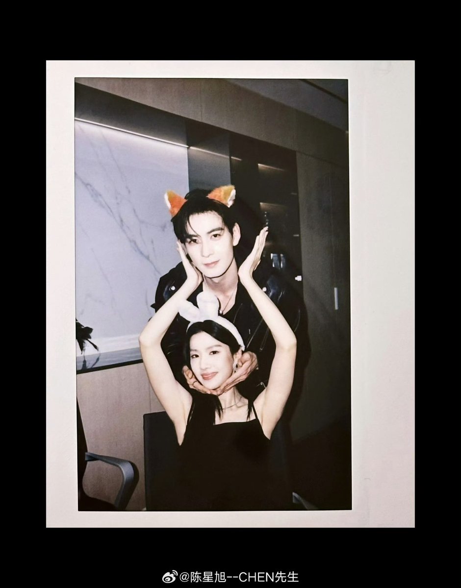 cdramasapphic's tweet photo. A bunny and a fox 🐰🦊 https://t.co/hNiTY1ltut