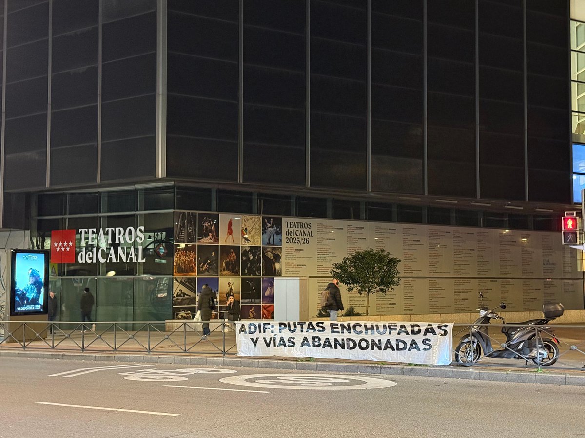 wallstwolverine's tweet image. Pancartas en Madrid ahora mismo: