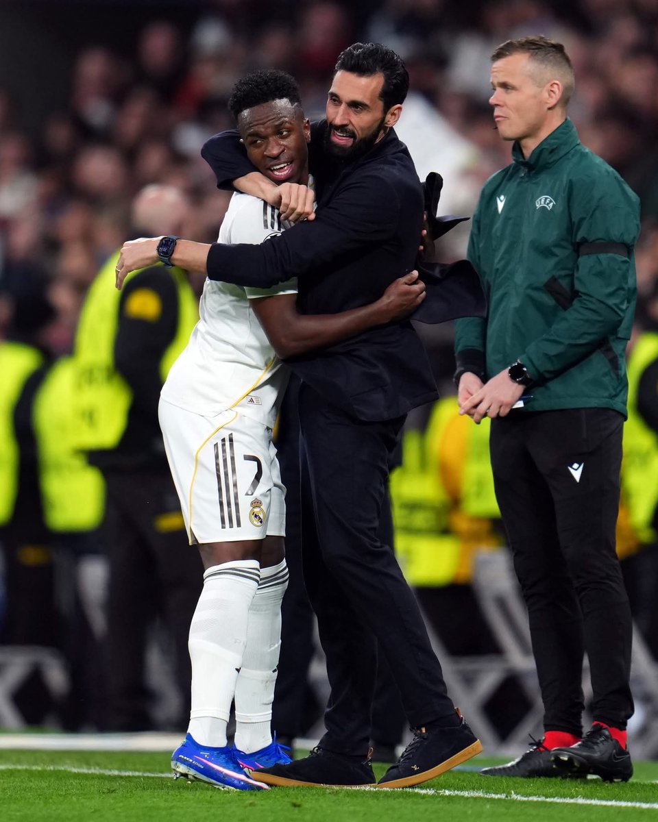 DloKokMagazine's tweet photo. Le Real Madrid C.F. pulvérise le FC Monaco 6-1 et assure la 2e place en ligue des champions grâce à une superbe prestation de Vinicius Jr.
@vinijr 
@realmadrid 
@AS_Monaco https://t.co/TnwTvmYl4j