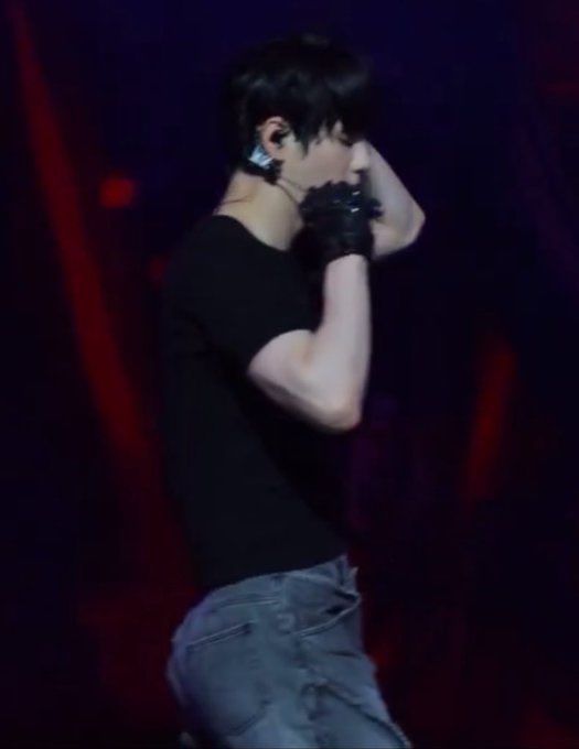 haggyuz's tweet image. soobin's ass