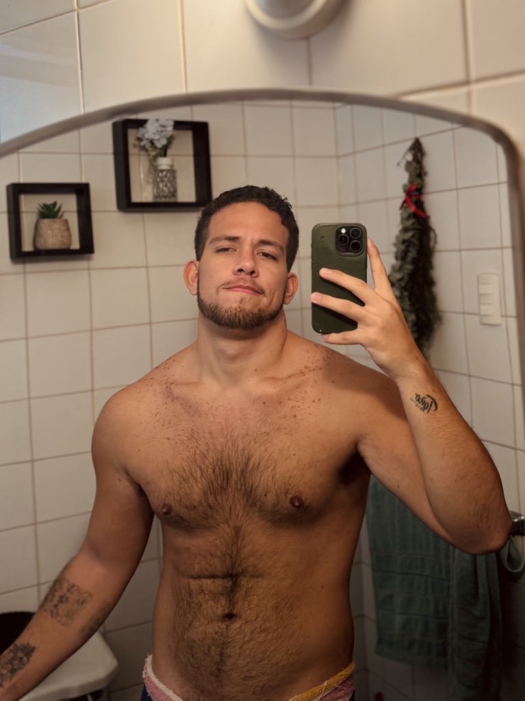 noteng0n0mbr3's tweet image. Cómo va su semana?😌