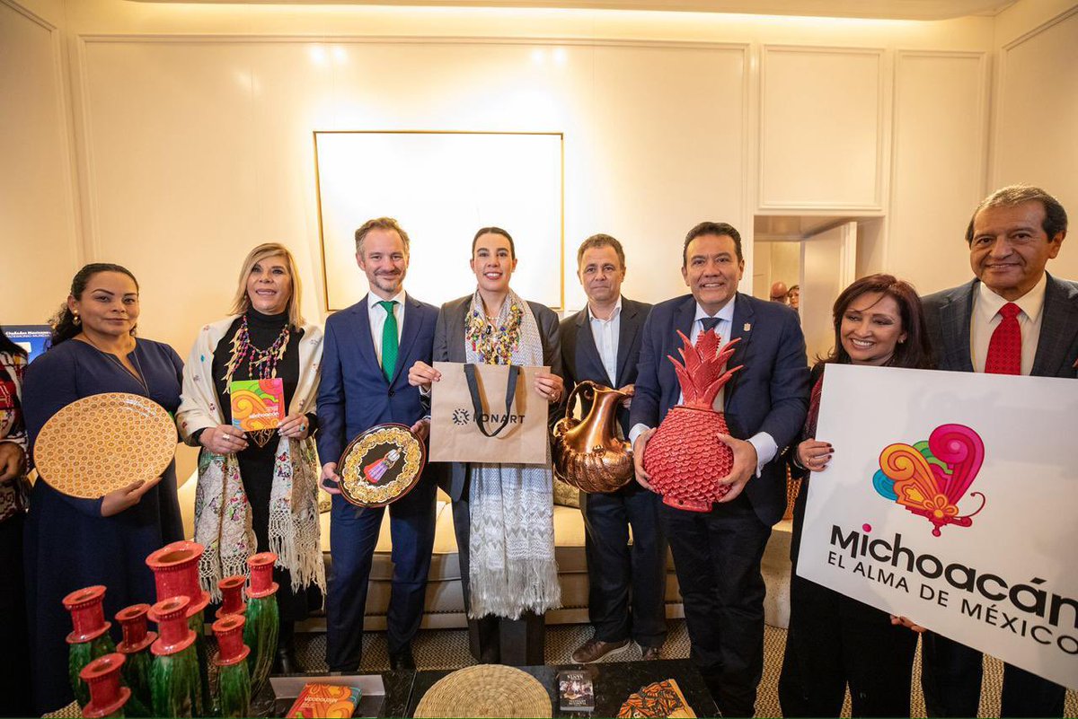 Hoy inauguramos Ventana a México, un espacio de exhibición y venta de artesanía mexicana que muestra al mundo la creatividad y el talento de nuestra gente. 🇲🇽✨

Este proyecto, realizado en equipo con la Secretaría de <a href="/cultura_mx/">Secretaría de Cultura</a> y <a href="/Fonart_mx/">FONART</a>, fortalece la presencia de México en