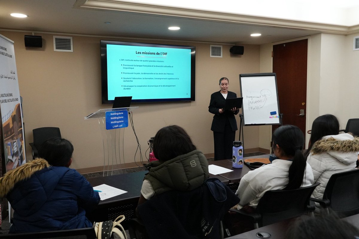 🎓 La Kent Place School visitait aujourd'hui la Représentation permanente de l'OIF à New York. Les élèves apprenant le français ont échangé avec l’Ambassadeur Michel Xavier Biang et son équipe. 
📚Une occasion d’apprendre davantage sur la #Francophonie, l'action de l'OIF et