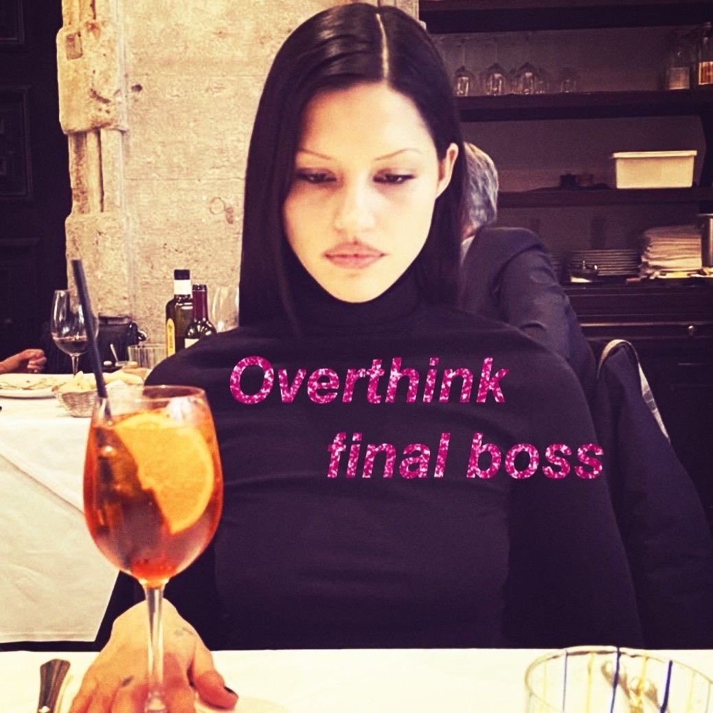 clovestears's tweet image. sonunda o kadar overthinkledim ki cok uzun zamandir psikolojik baskida ve degersiz hissettigim bir narsistle olan uzun iliskimi kafada bitirdim ayrildim haberi yok sok olucak beklemedgini biliyorum ilk basarimizdir imzami biraktim buraya