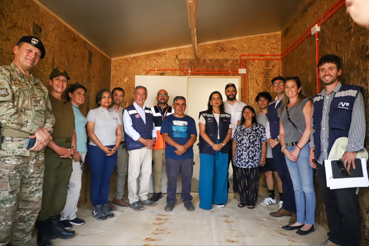 MinagriCL's tweet image. Comenzamos la entrega de viviendas de emergencia para las familias afectadas por incendios forestales en la Región de Ñuble 🏠

En 📍San Nicolás, la ministra Ignacia Fernández junto al subsecretario de @SubseDefensa, Ricardo Montero y el delegado de @DPRNuble, Rodrigo García,…