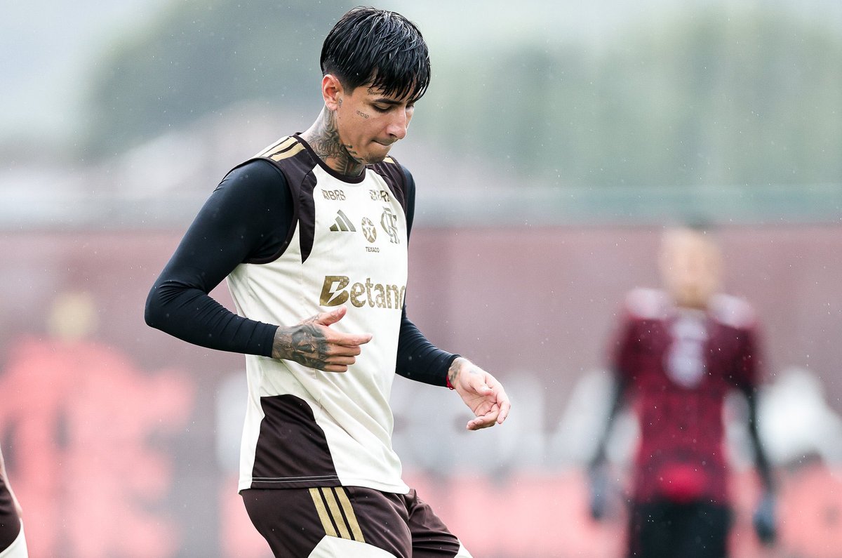 luunaduda's tweet image. meu coração fez um fã clube…