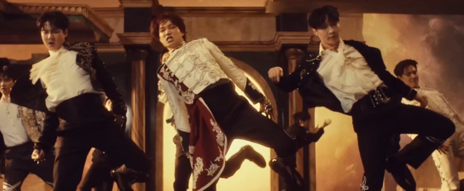 yx_universe's tweet image. Whys yixngs face so baby here 
Yixing honey this should be an intense scene not the time to be cute
Its like:😠               😤                      ☺️