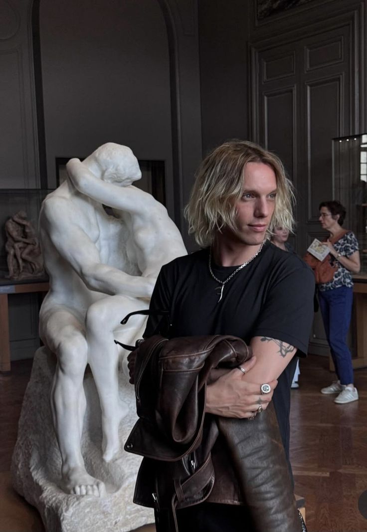 miwsov's tweet image. Ain't nobody looking at the damn painting