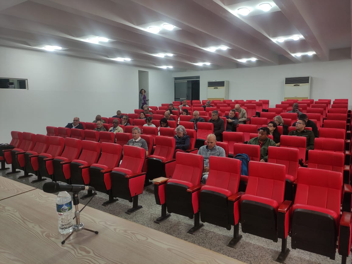 MINSAPCuba's tweet photo. 💻📲🇨🇺 El @MINSAPCuba fue sede del encuentro entre directivos de ministerios y organismos implicados en el proceso de transformación digital, para evaluar los avances en este pilar de Gobierno.
Presidieron la actividad:

📍@MayraArevich
📍@TaniaMCruzHdez

#TransformaciónDigital https://t.co/TnZtZTeAUT