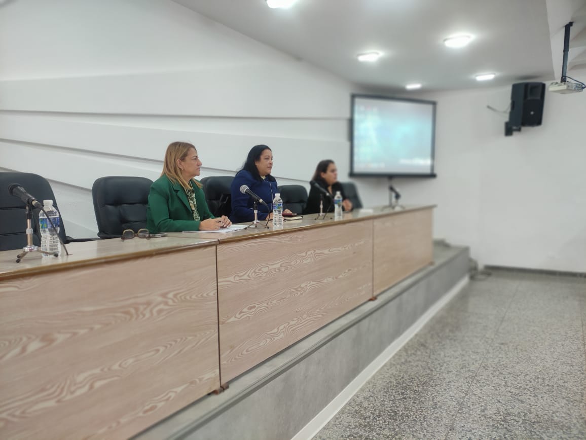 MINSAPCuba's tweet photo. 💻📲🇨🇺 El @MINSAPCuba fue sede del encuentro entre directivos de ministerios y organismos implicados en el proceso de transformación digital, para evaluar los avances en este pilar de Gobierno.
Presidieron la actividad:

📍@MayraArevich
📍@TaniaMCruzHdez

#TransformaciónDigital https://t.co/TnZtZTeAUT