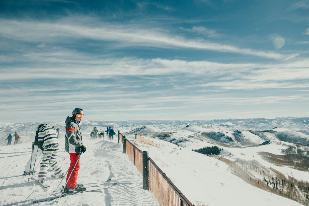 vrbo's tweet image. Why do skiers keep choosing Park City, Utah, even when snow isn’t perfect? It’s not just powder. It’s miles of terrain, easy access from Salt Lake City, and a town that lives winter in culture and après-ski energy.

Ever skied somewhere where the whole town feels like part of the…