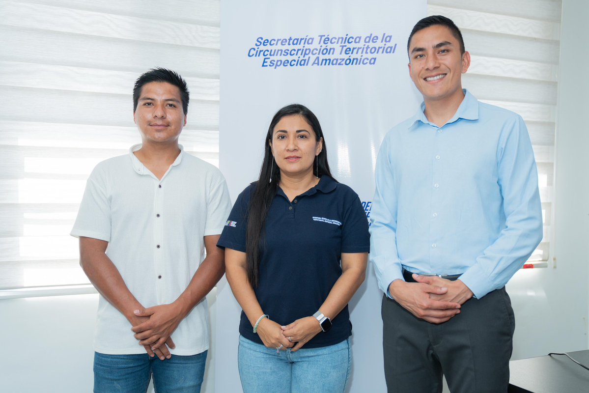 AmazoniaEc's tweet image. 🤝 Daniela Tamayo, secretaria técnica, en representación de Oswaldo Valverde, presidente del Consejo Amazónico, recibió a Byron Torres, presidente del GAD Parroquial de Sumaco, en una reunión de trabajo.
Un propósito amazónico nos une 🍃 

#LaNuevaAmazonía
#TrabajoArticulado