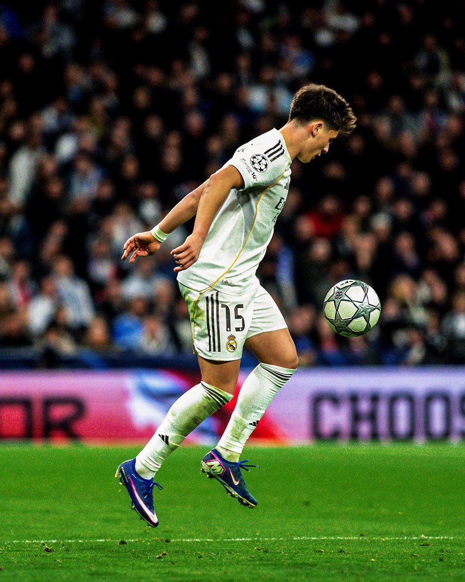 ab10odd's tweet image. Perfect night at the Bernabéu 🤍🤍👑👑.