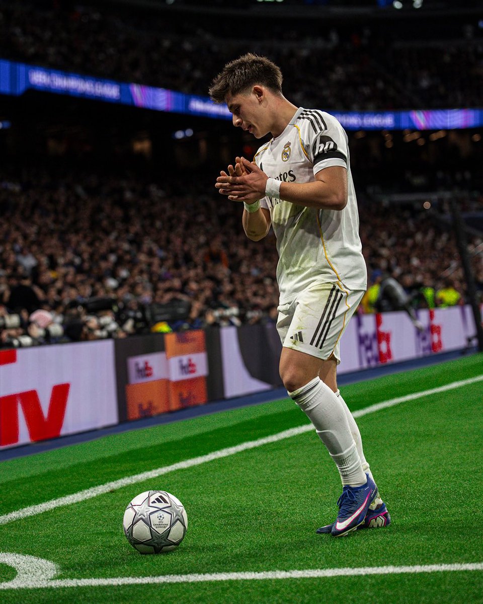 ab10odd's tweet image. Perfect night at the Bernabéu 🤍🤍👑👑.