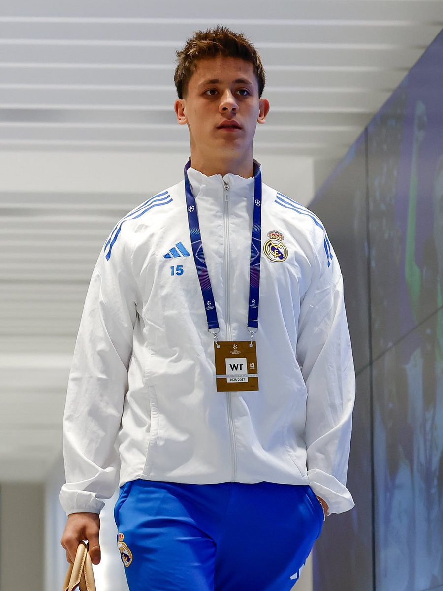 ab10odd's tweet image. Perfect night at the Bernabéu 🤍🤍👑👑.