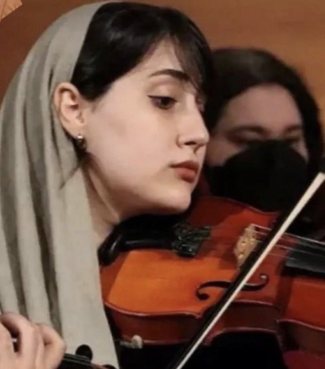 LizaRosen0000's tweet image. She was a brilliant musician, bursting with talent and dreams of changing the world. Sanam Pourbabaei was executed by the Islamic Republic, which imported Arab and Afghan Muslim militias to exterminate protesters.

After she fell while trying to flee, they fired a massive barrage…
