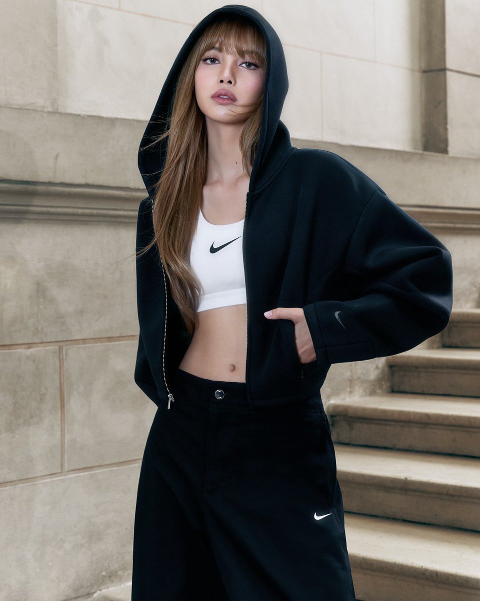lalisabrasil's tweet image. “Poucos conseguem ser conhecidos mundialmente apenas pelo primeiro nome.
Bem-vinda à Nike, LISA.”

WELCOME TO NIKE LISA
#LISAxNIKE @Nike @wearelloud
