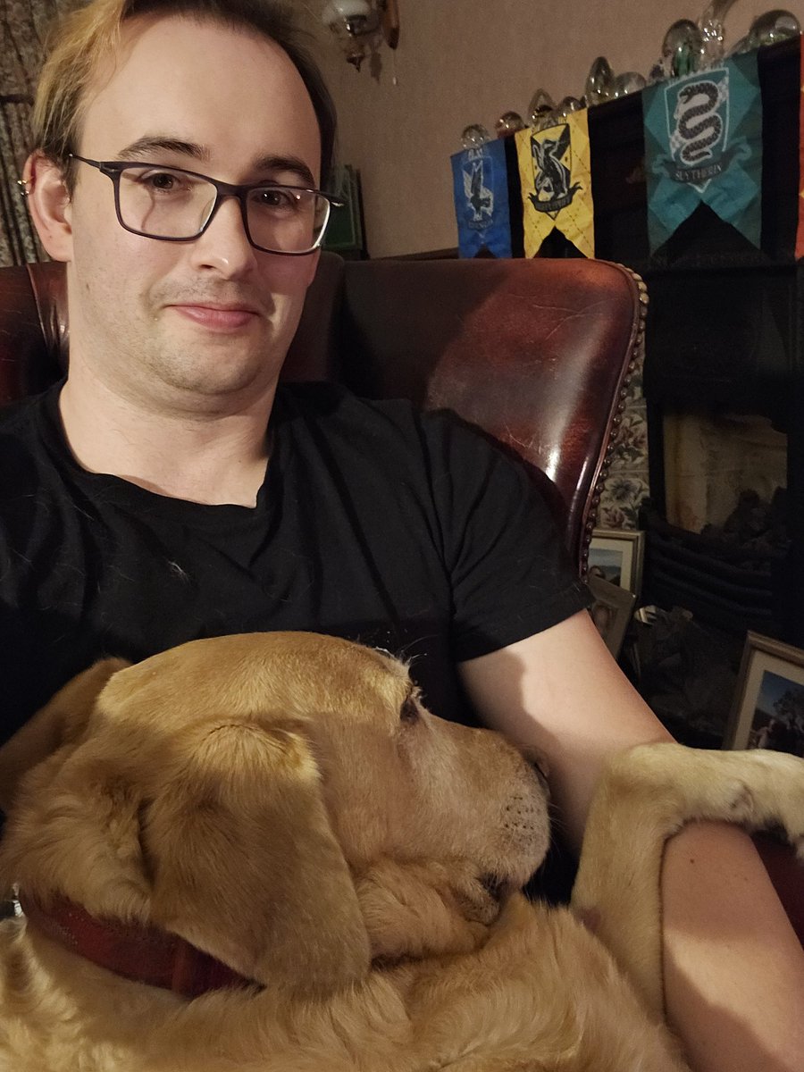 JakFire's tweet image. Watching Ice Age 2 with a dog on my lap after a meal of Salmon en crout and Mushroom and Bacon risotto. Life ain't so bad sometimes