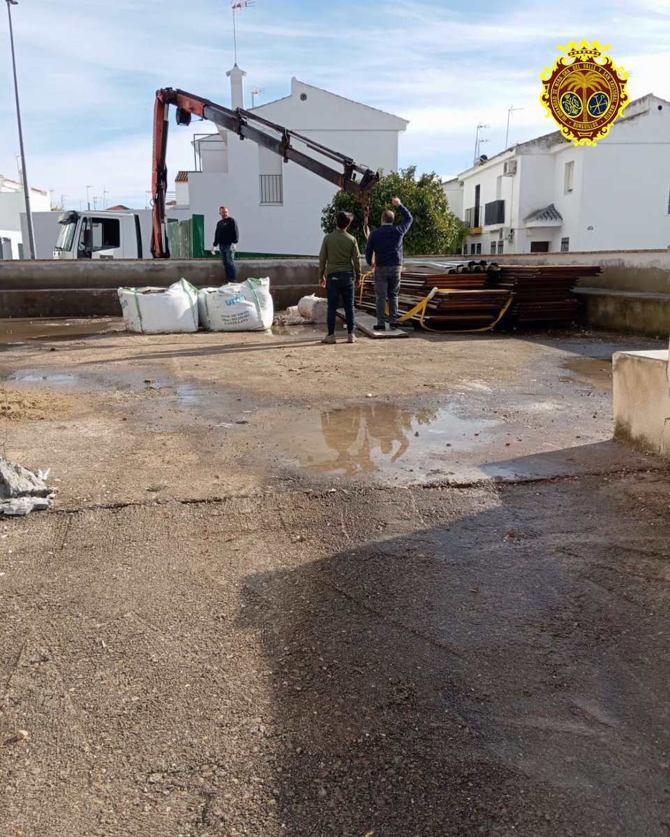 HdadSCristobal's tweet photo. Asimismo, agradecemos de corazón a D. Francisco Fernández, de la empresa de Movimientos de Tierra y Nivelaciones , por su total disposición y colaboración desinteresada en el transporte del material hasta la Casa Hermandad. https://t.co/GAyO2OaN62