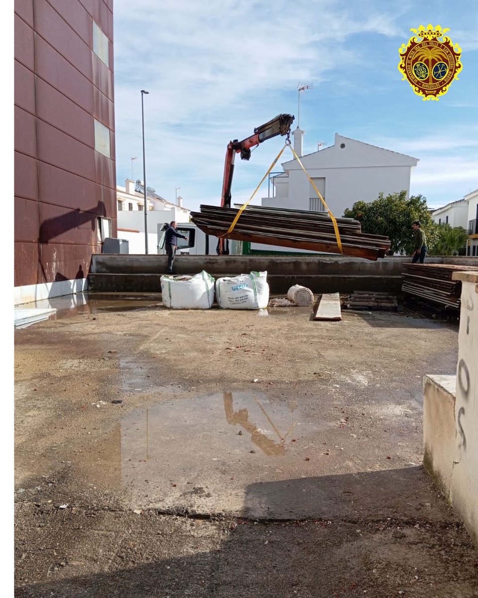 HdadSCristobal's tweet photo. Asimismo, agradecemos de corazón a D. Francisco Fernández, de la empresa de Movimientos de Tierra y Nivelaciones , por su total disposición y colaboración desinteresada en el transporte del material hasta la Casa Hermandad. https://t.co/GAyO2OaN62