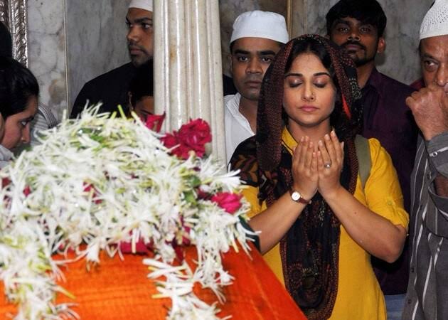 MumukshuSavitri's tweet image. Vidya Balan showing us how India never had a “religious identity” until we were “polarized” by politics &amp;amp; social media.

Why don’t these insufferable woke types  just convert instead of trying to fool the public with their Hindu names.
