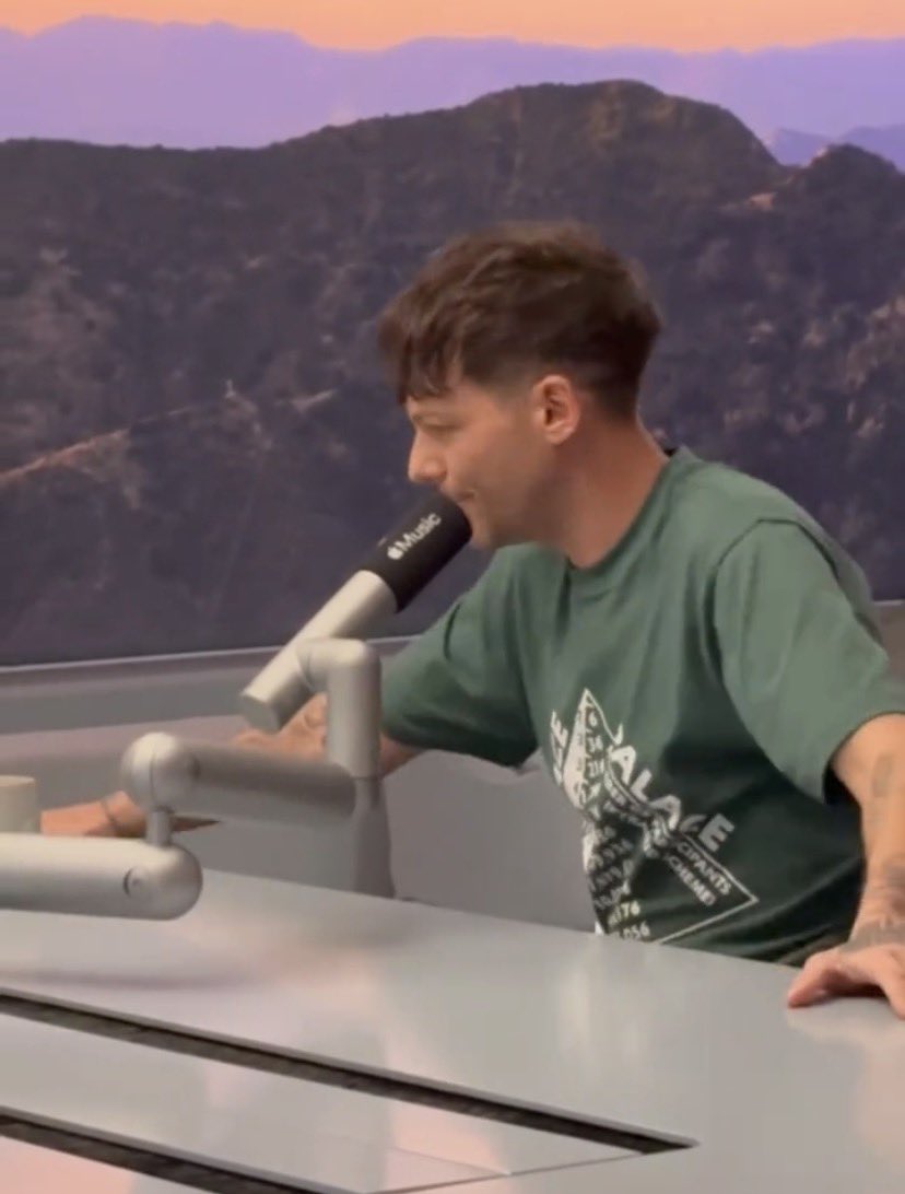 TLouiesPresent's tweet image. 📣| Louis Tomlinson se TATUÓ LA MANO ¿?