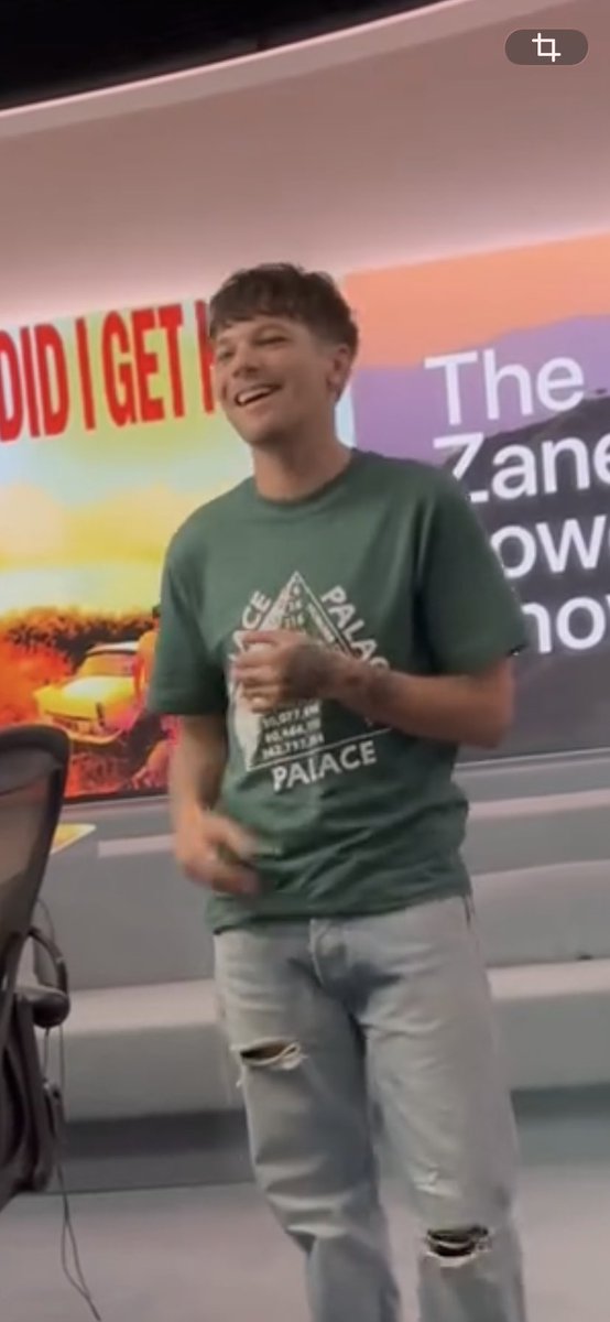 TLouiesPresent's tweet image. 📣| Louis Tomlinson se TATUÓ LA MANO ¿?