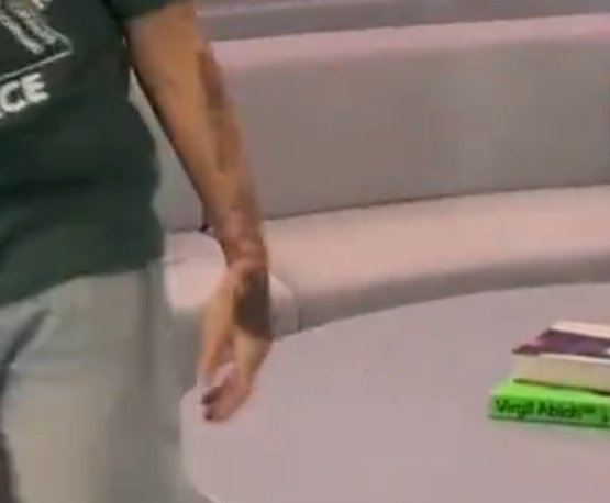 LouisWT91World's tweet image. 🚨| LOUIS TOMLINSON HAS A NEW TATTOO ON HIS HAND (via TLouiesPresent)