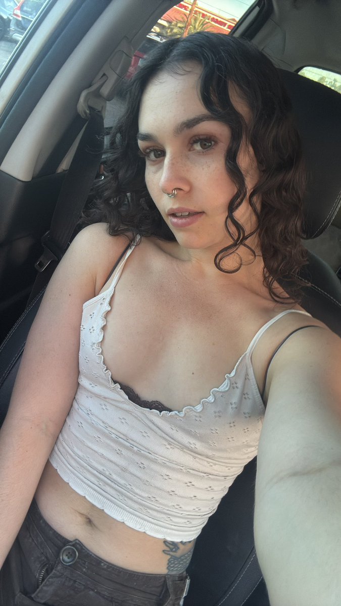 alinavosss's tweet photo. Is this too inappropriate for the gym? https://t.co/KbAQXsvHgi