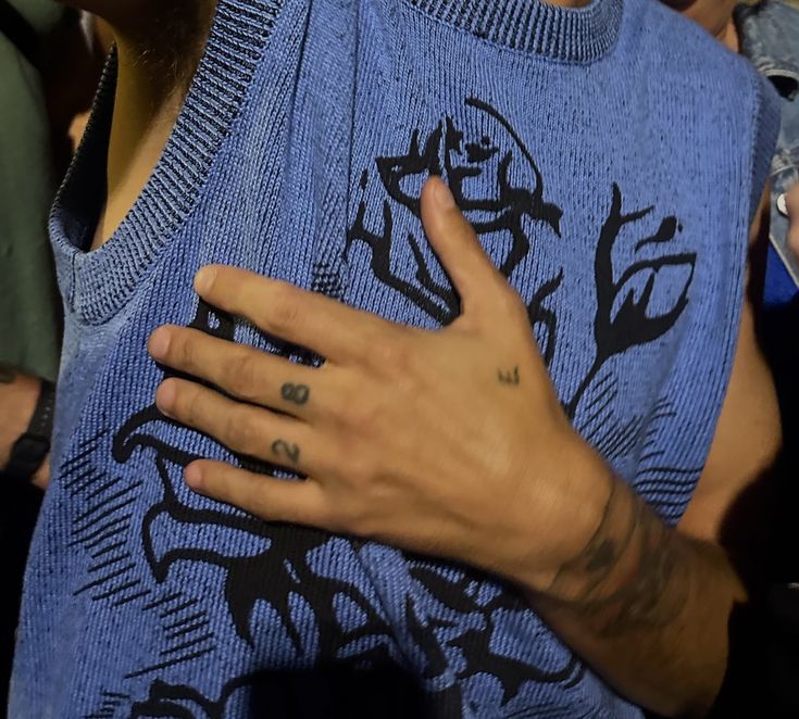LouisWT91World's tweet image. 📸| Louis got a tattoo on this hand!