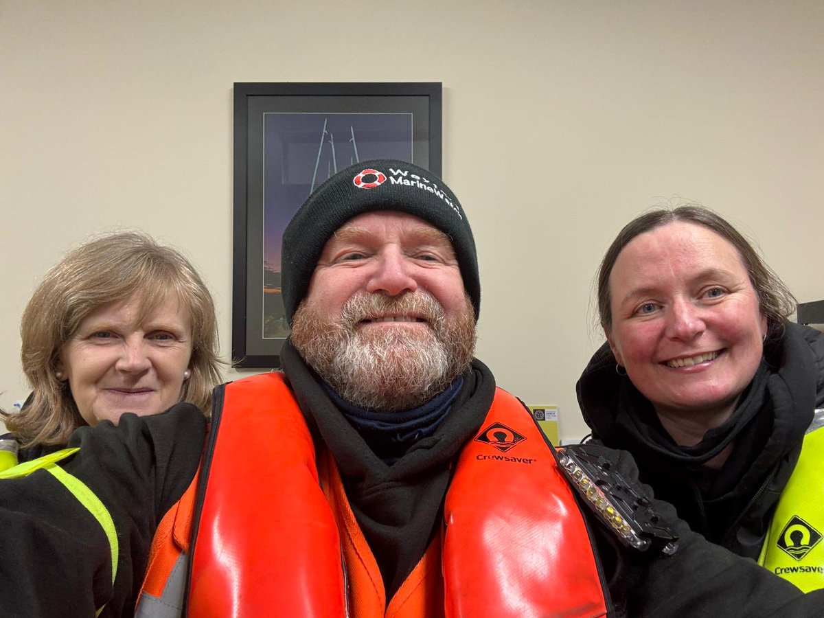 Our fantastic volunteers Marie, Nicola and Paul are pictured here before setting off on patrol earlier.

A special congratulations to Paul on completing his 50th patrol with Wexford MarineWatch tonight – a fantastic milestone. 👏🏻 
We are so lucky to have such amazing volunteers!