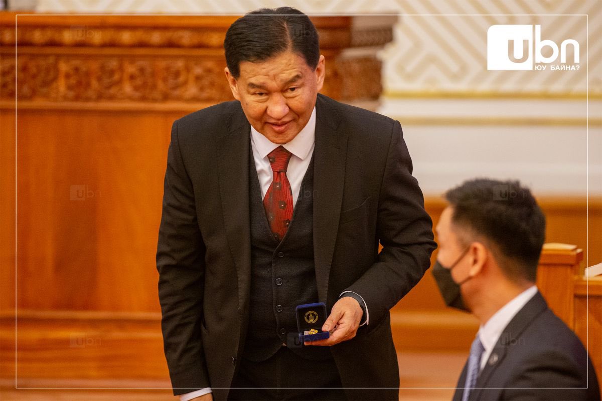 Монголын дайсан.. Тог, цахилгаангүй ороz-н хараат байлгах бодлогын гар хөл, гүйцэтгэгч..