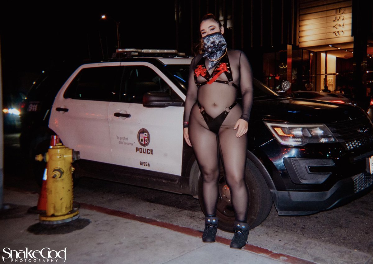 thedahliaxene's tweet photo. Even the police can’t stop me ⛓️
Photo cred: @SnakeGodPhotos https://t.co/il2hDp5QD2