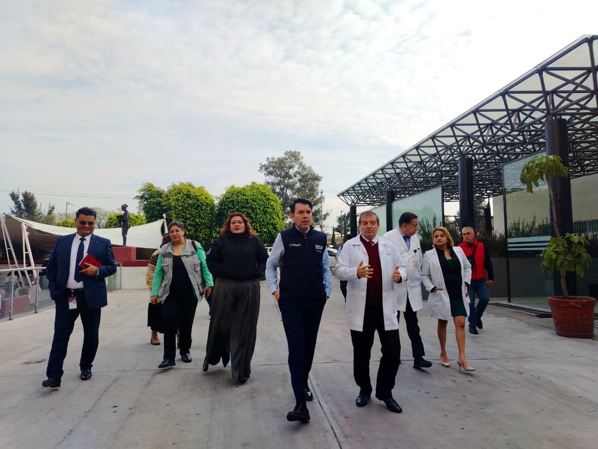 arturomedinap's tweet image. Esta mañana acudimos al Hospital Regional “Gral. Ignacio Zaragoza”, del @ISSSTE_mx, para dar seguimiento a la atención médica que se brinda a una de las personas afectadas por el accidente del Tren Interoceánico.

Durante esta jornada, junto con la titular de la @CEAVmex,…