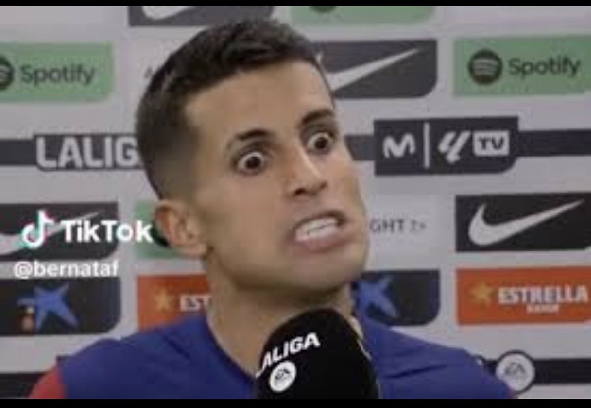 nananascott's tweet photo. Hot take but that’s not really a hot take, football fans need to make a distinction between who’s the best player and who’s your favorite player 
Can you imagine till date people still think Ronaldo is better than Leo Messi 😭😂 https://t.co/P3RGTTz2dK