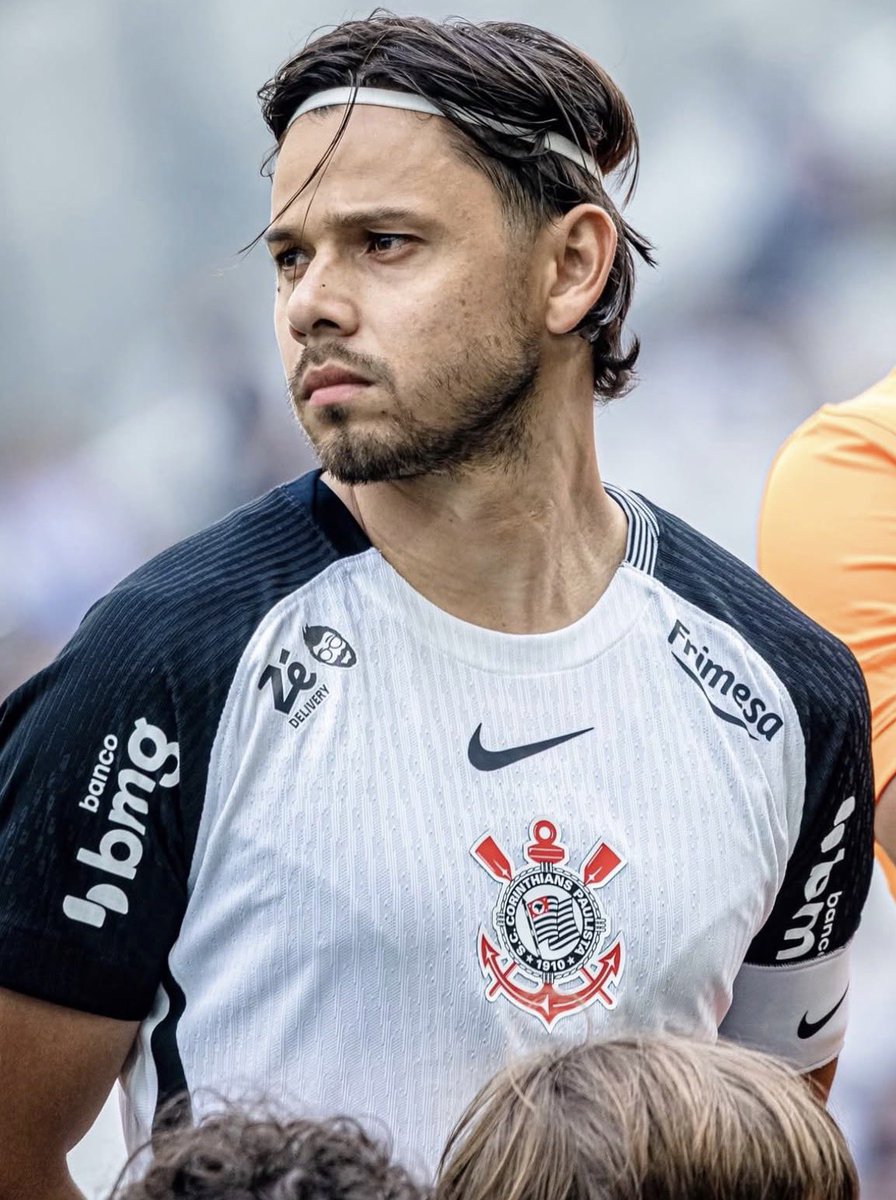 Angel Romero (33) fue ofrecido al equipo argentino, Boca Juniors. 

El jugador Albirrojo, es del gusto de Juan Román Riquelme. 

Angel podría repetir los mismos pasos que su hermano Oscar, quien ya tuvo su paso por el conjunto Xeneize. 

📌<a href="/GerGarciaGrova/">Germán García Grova</a>