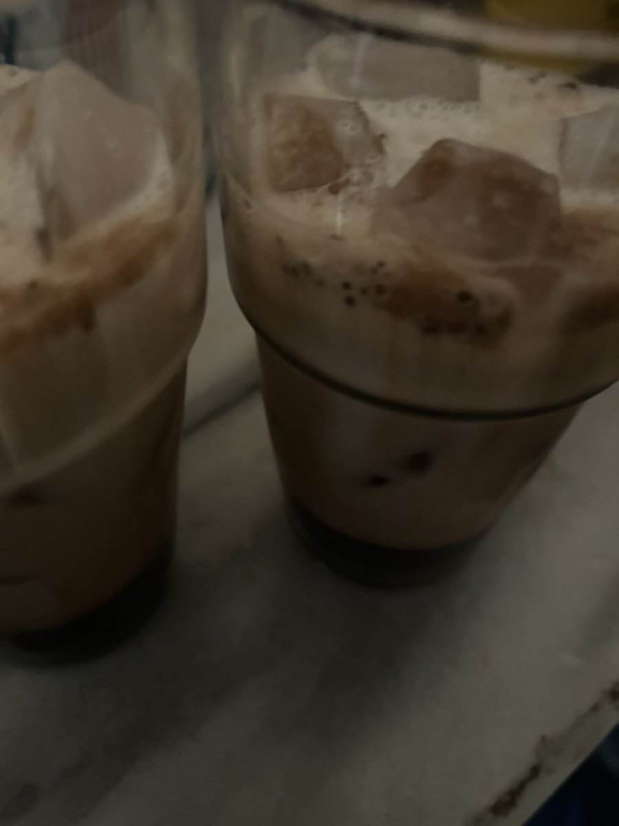 freesummmer's tweet image. 📖☕️🤓